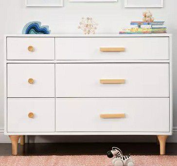 Pretty brand new 6 drawer double dresser 47.25" in white also perfect for a TV stand