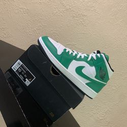 New air Jordan Retro 1 Luck 🍀 Green 