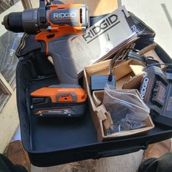Ridgid 18v Brushless 1/2 Inch Drill Drive Kit Battery And Charger And Bag 