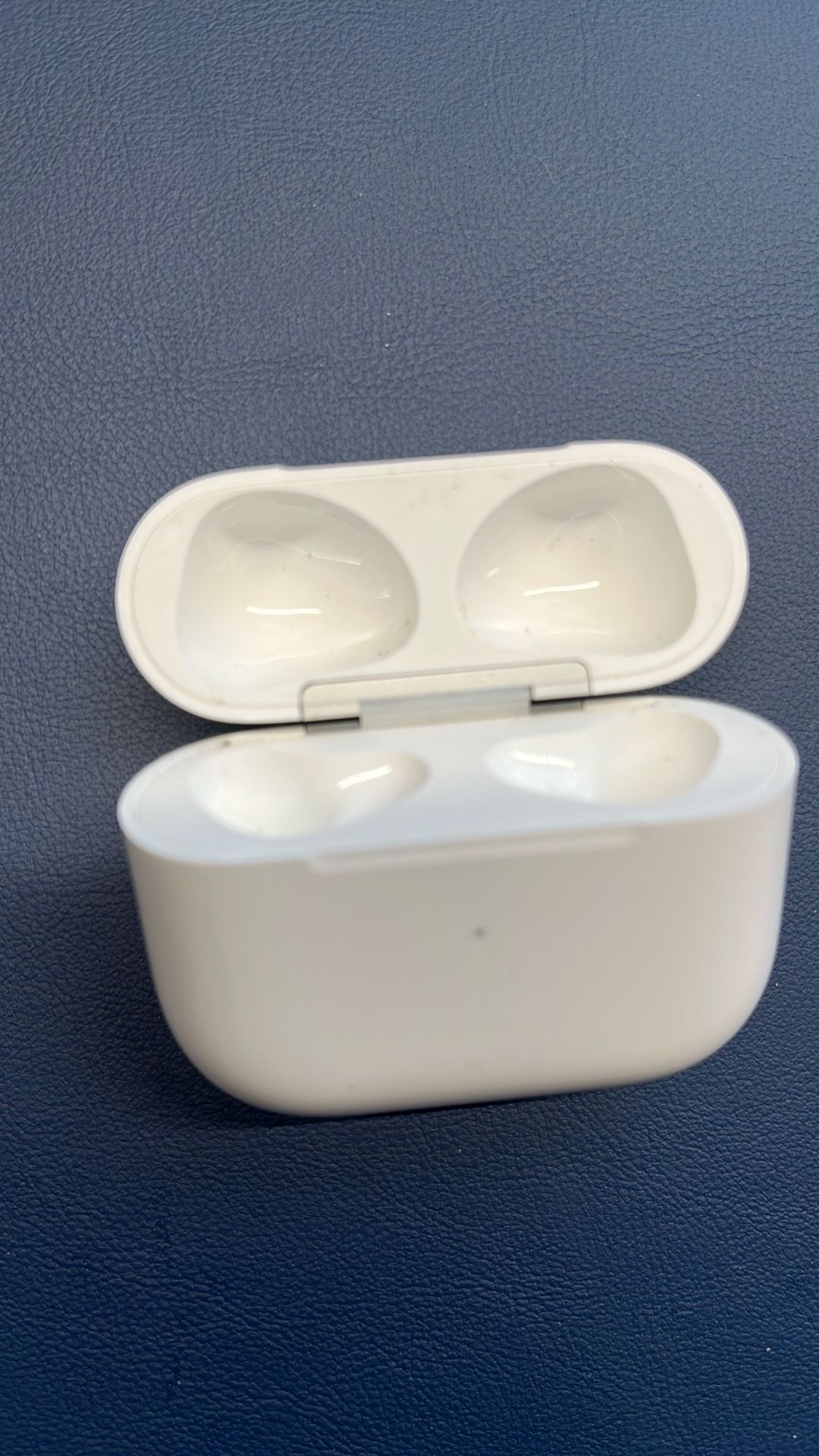 AirPod Pro 2nd Gen A2566 Charger Case