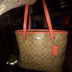 Coach Tote    Excellent Condition.