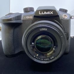 Panasonic LUMIX DC-GH5 20.3MP Digital Camera W H-H025 25mm F1.7 Mirrorless Micro Four Thirds Lens  And Battery And Camera