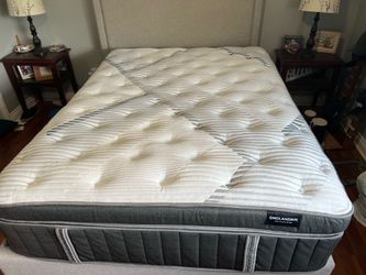 Englander Mattress Queen size with support platform