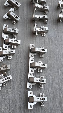 Cabinet latch