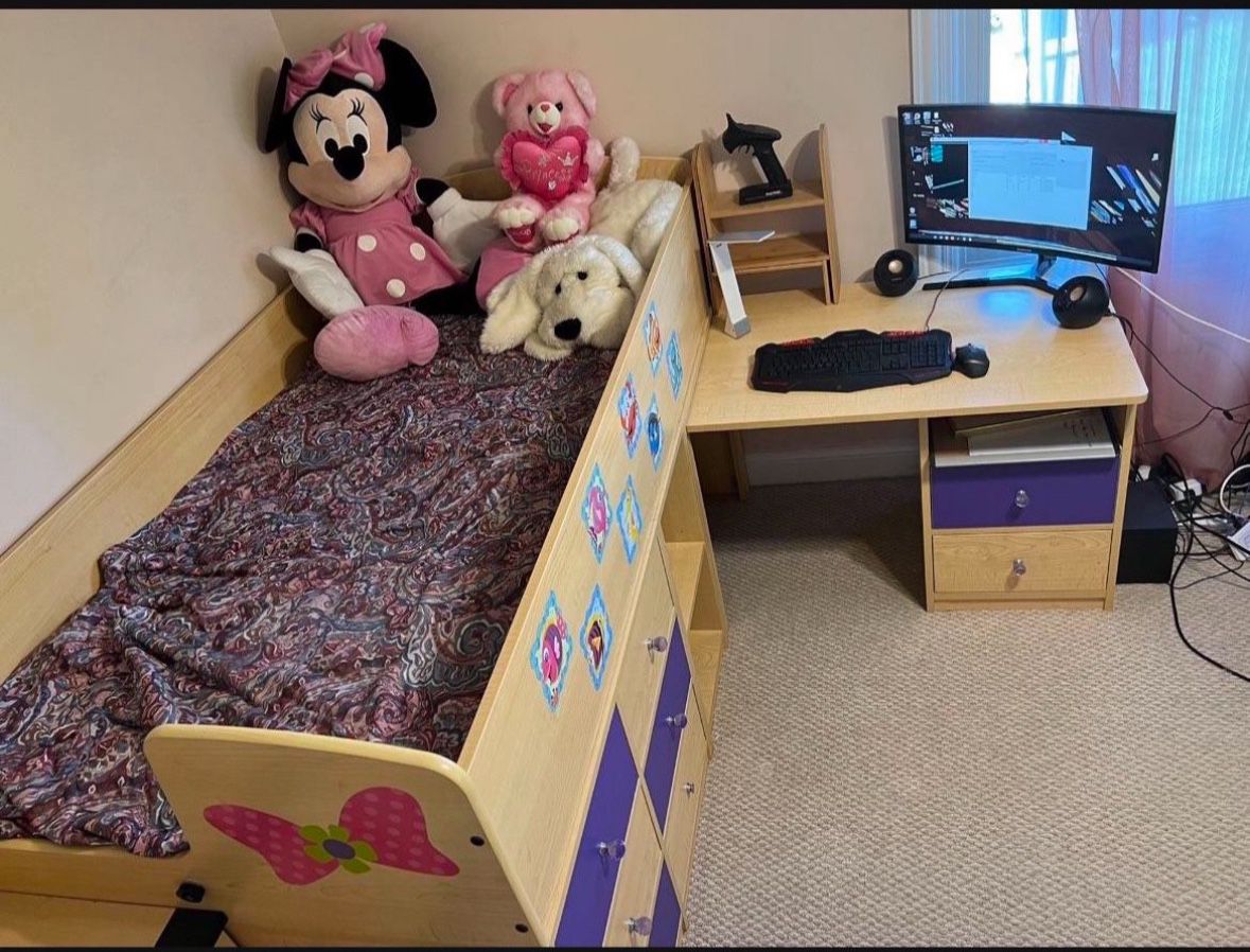 Kids Twin Bed Captain Berg As New With Table