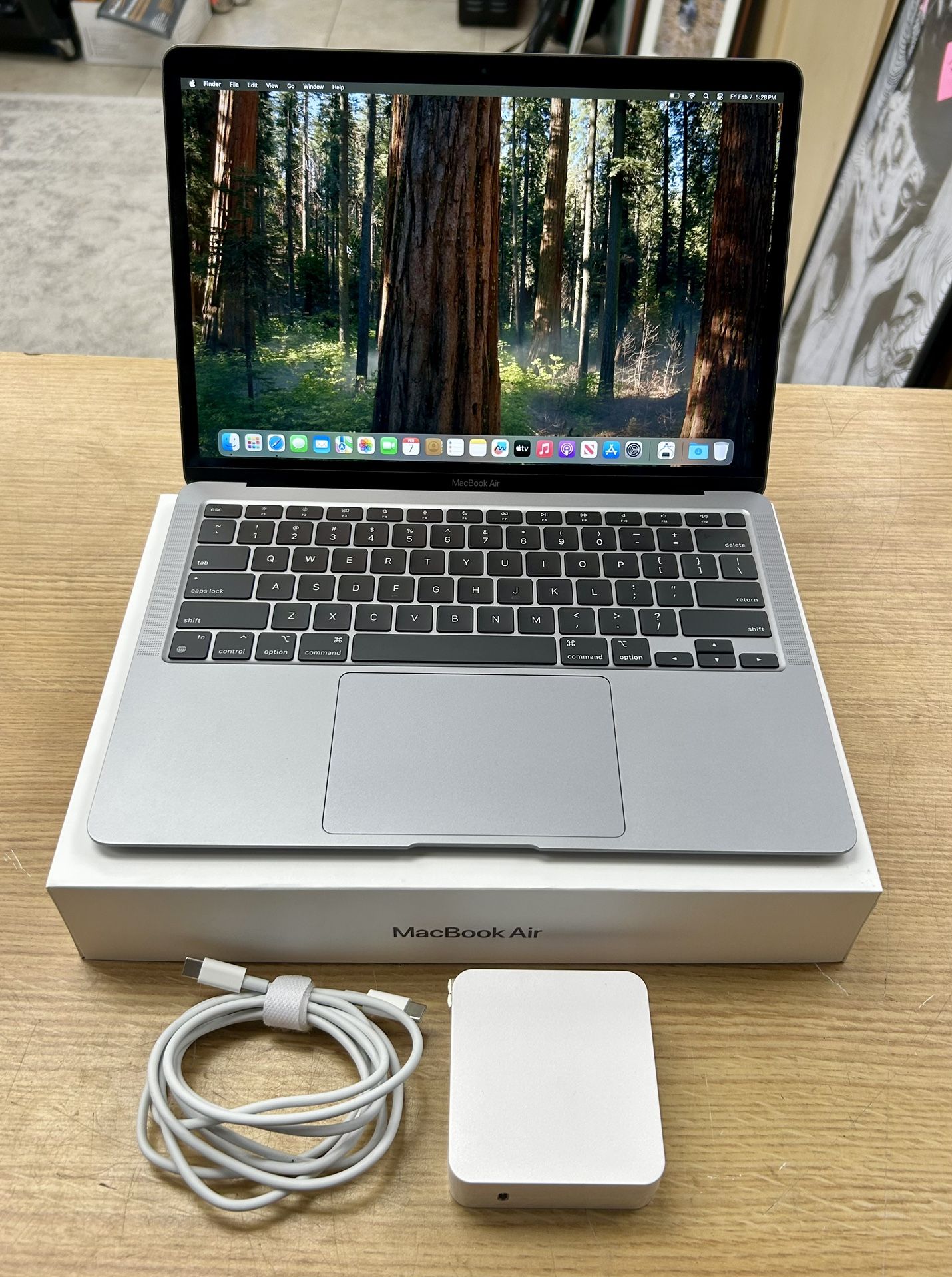 MacBook Air 2020 13" M1 8GB 256GB SSD - Excellent Condition
