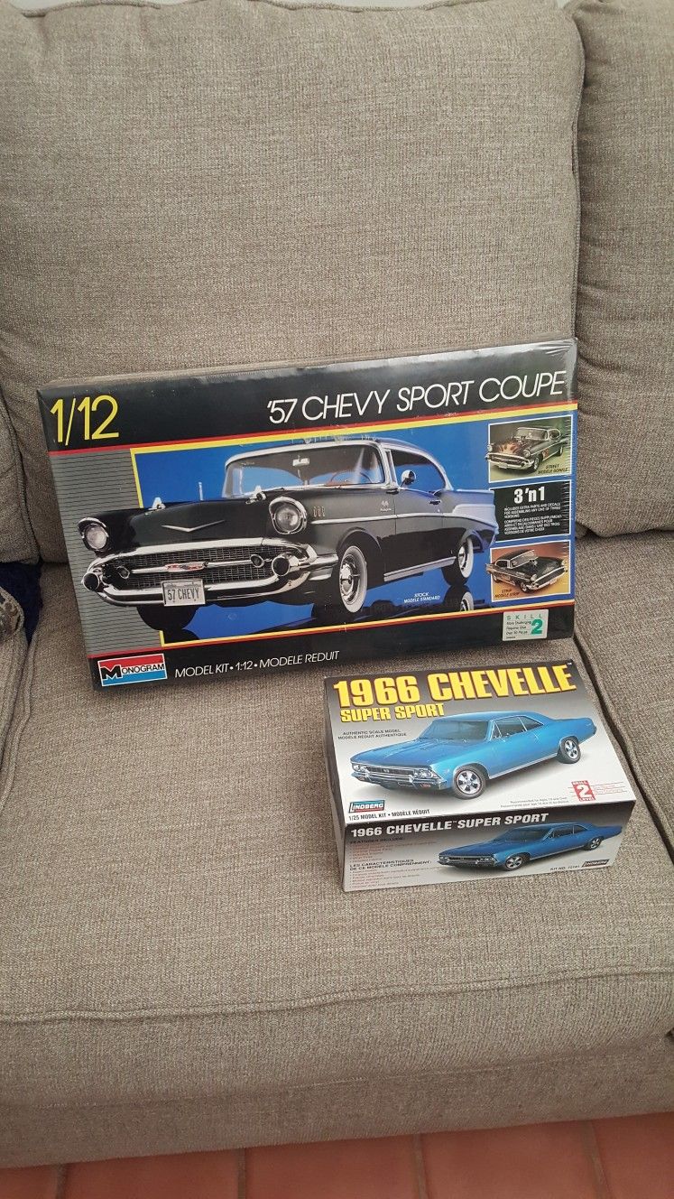 LARGE 1/12 SCALE 1957 CHEVY MODEL KIT for Sale in Tucson, AZ - OfferUp
