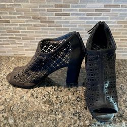 Madden Girl Size 10 Black Suede Peep Toe Block Heel with Punched Hole Design 