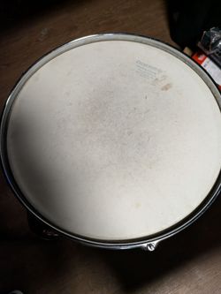 Pearl snare drum