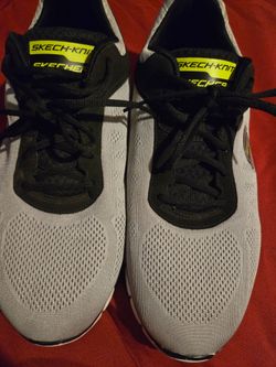 SKECH-KNIT SKECHERS  SIZE 13 WIDE
