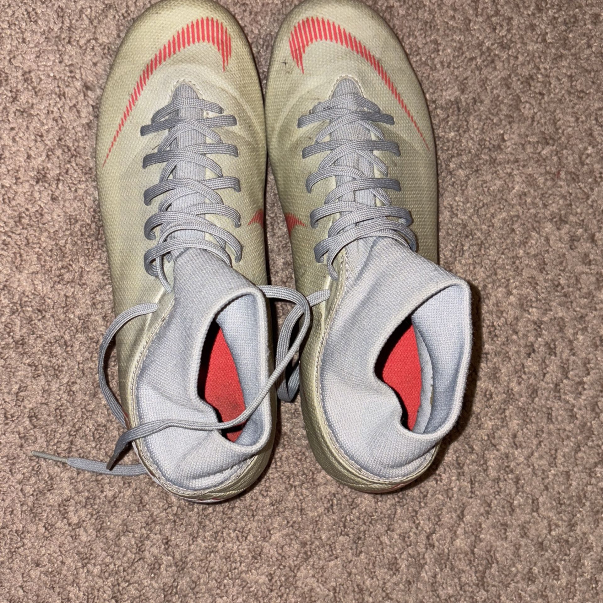 Size 6 Nike Soccer Shoes