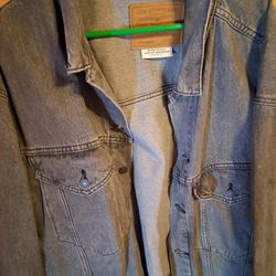 Levi's Loose Fit Denim Jacket (Large)