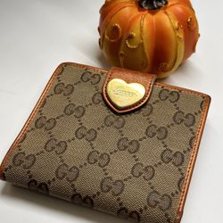  Gucci Compact Wallet 