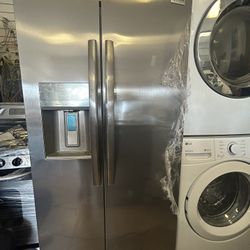 Frigidaire Refrigerator (delivery+install Available) Height 70 X Width 36 