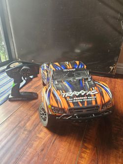 Traxxas slash Ulimate 4x4 with battery rc truck