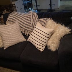 Dark Blue Cloth Love Seat.. Flawless Condition