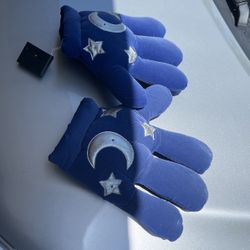 Mickey Gloves $5.00
