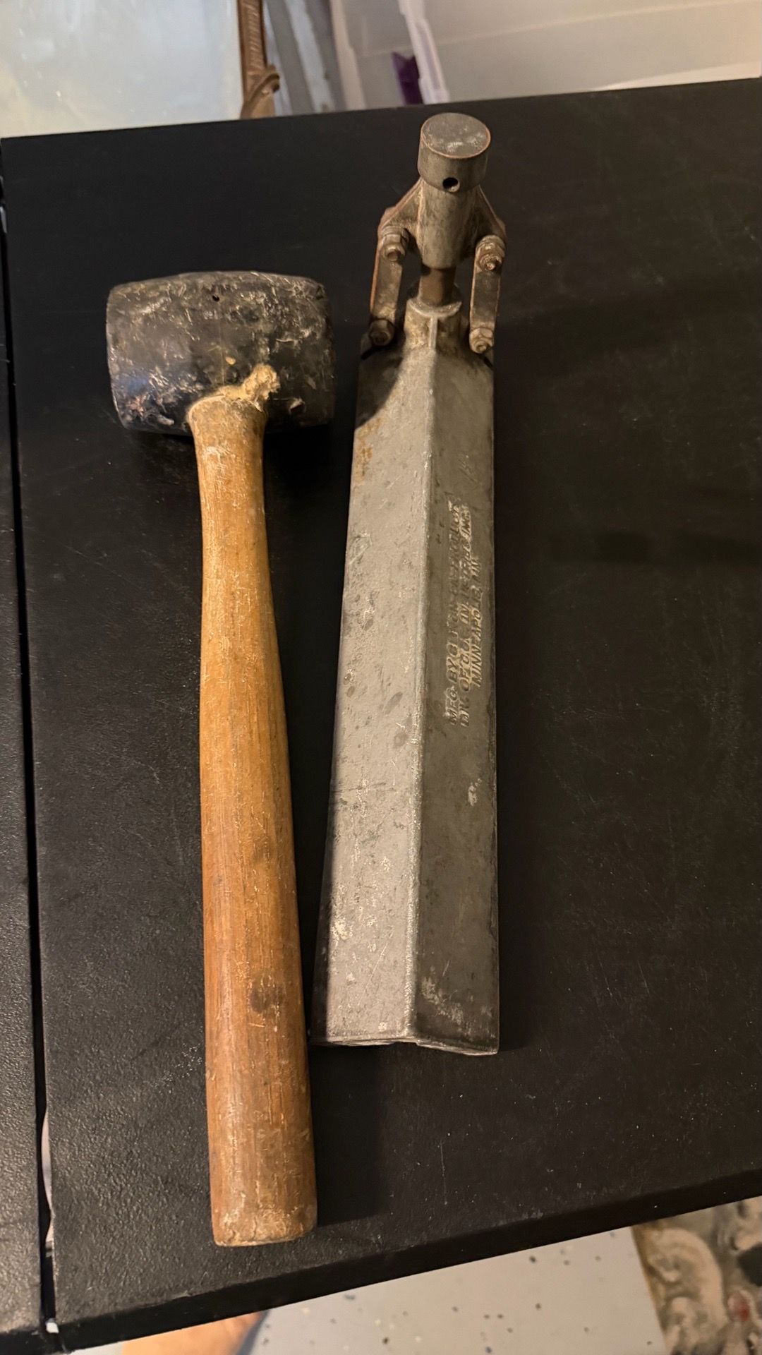 Drywall corner bead clinch on with hammer