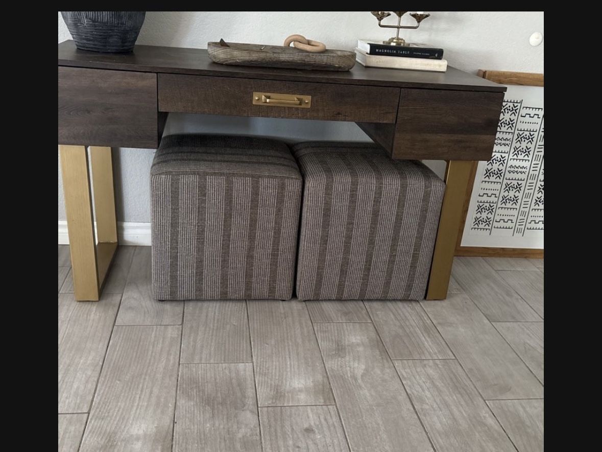 Entry Table Or Desk