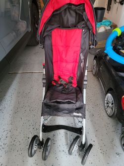 (Open Box) Kolcraft Cloud Umbrella Stroller that weighs only 9.5 lbs.