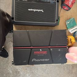 Car Stereo Amplifyer 