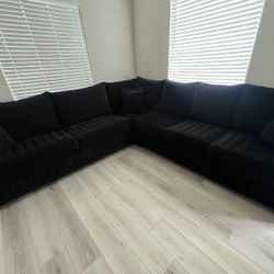 Black Sectional Couch 