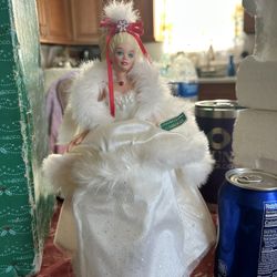 Vintage Barbie Happy Holidays Musical Figurine 