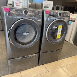 Electrolux front load washer and gas dryer with pedestal