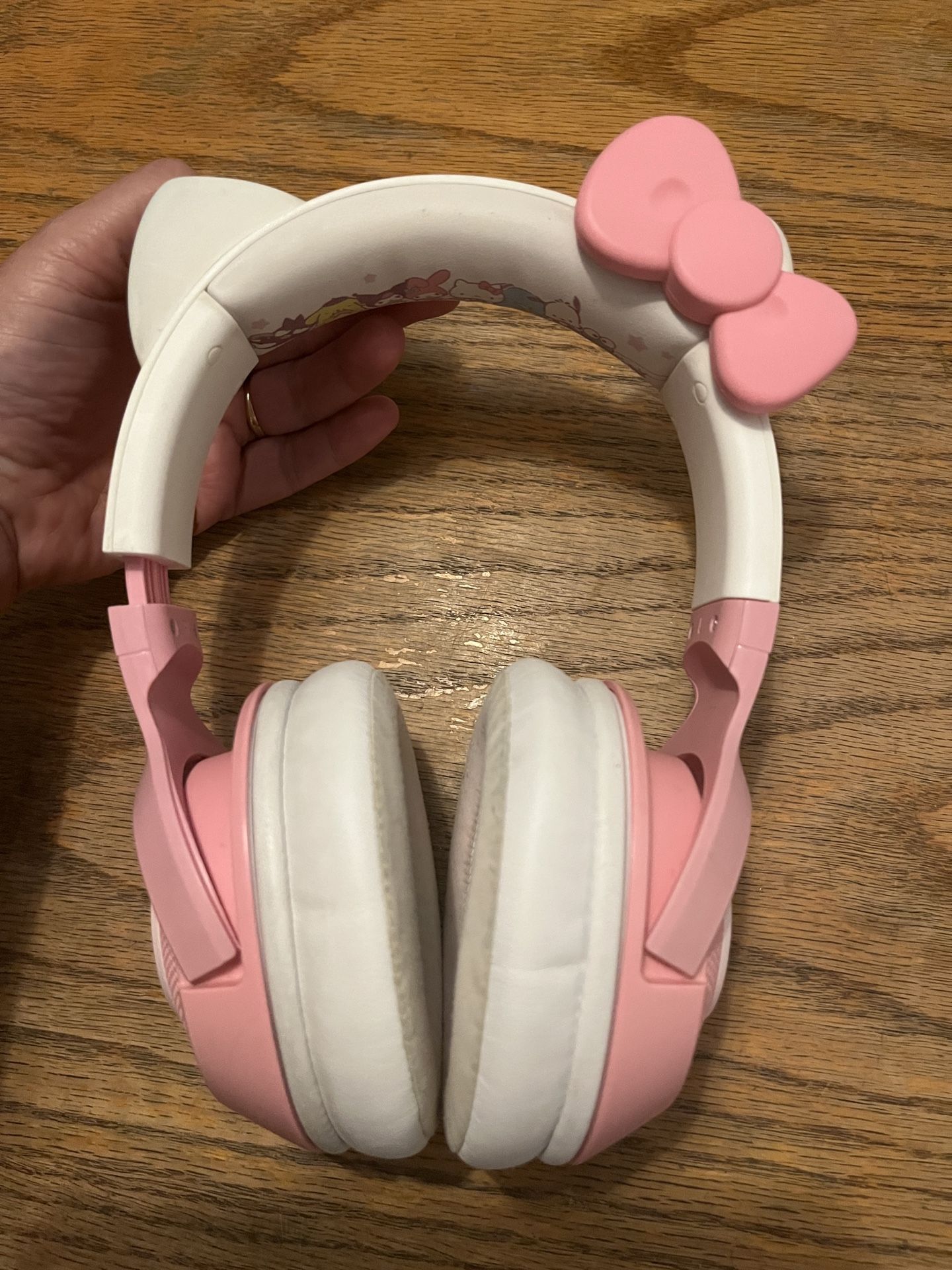 Hello Kitty & Friends Pink / White Chargeable Bluetooth Headphones