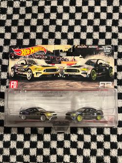 Hot Wheels Premium Ford Mustang RTR