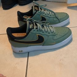 AirForce 1 ‘07 LV8 ‘Metallic Swoosh Pack - Oil Green’