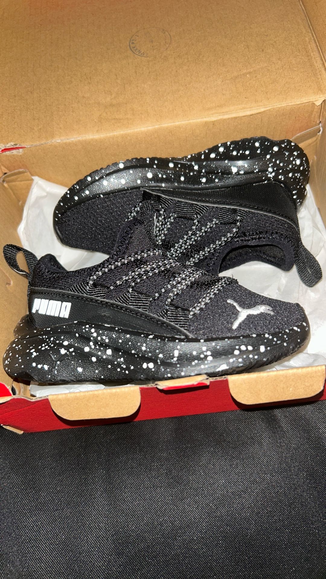 Kids/infant Pumas Size 5c