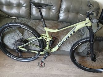 Giant Stance1  mountain bike 29er $995