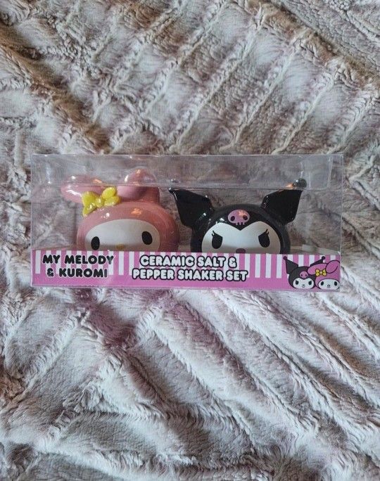 Hello Kitty New Salt And Pepper Shakers
