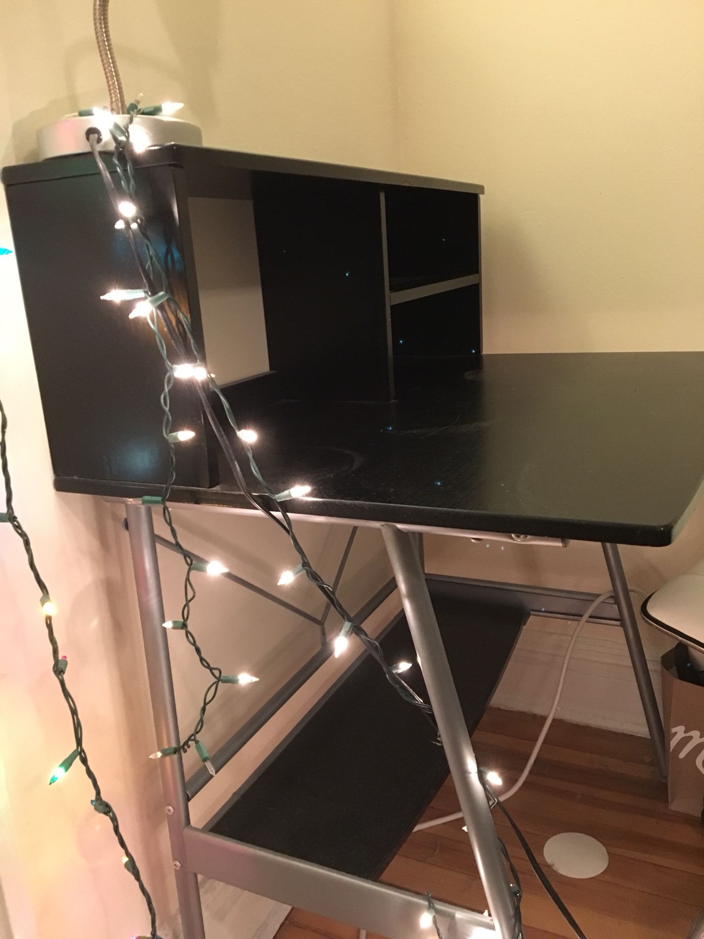 Small desk for sale!