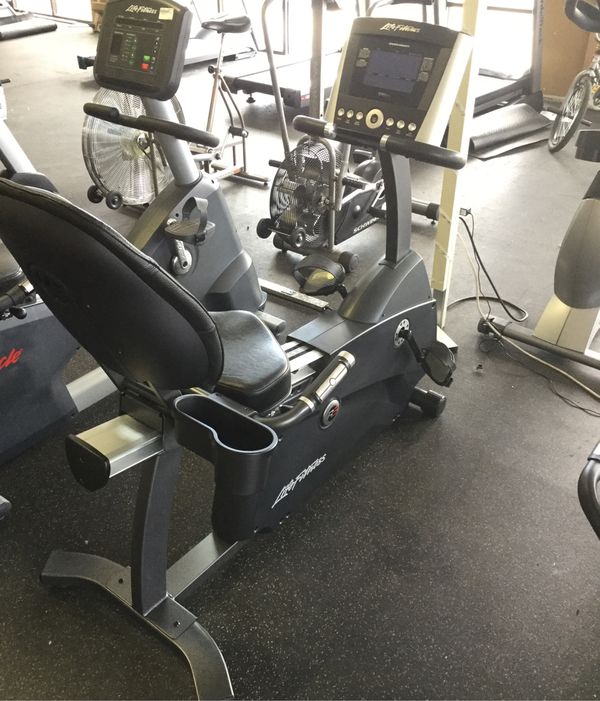 Life Fitness R3 Heavy duty recumbent exercise bike with only 100 total miles on it! 90 day