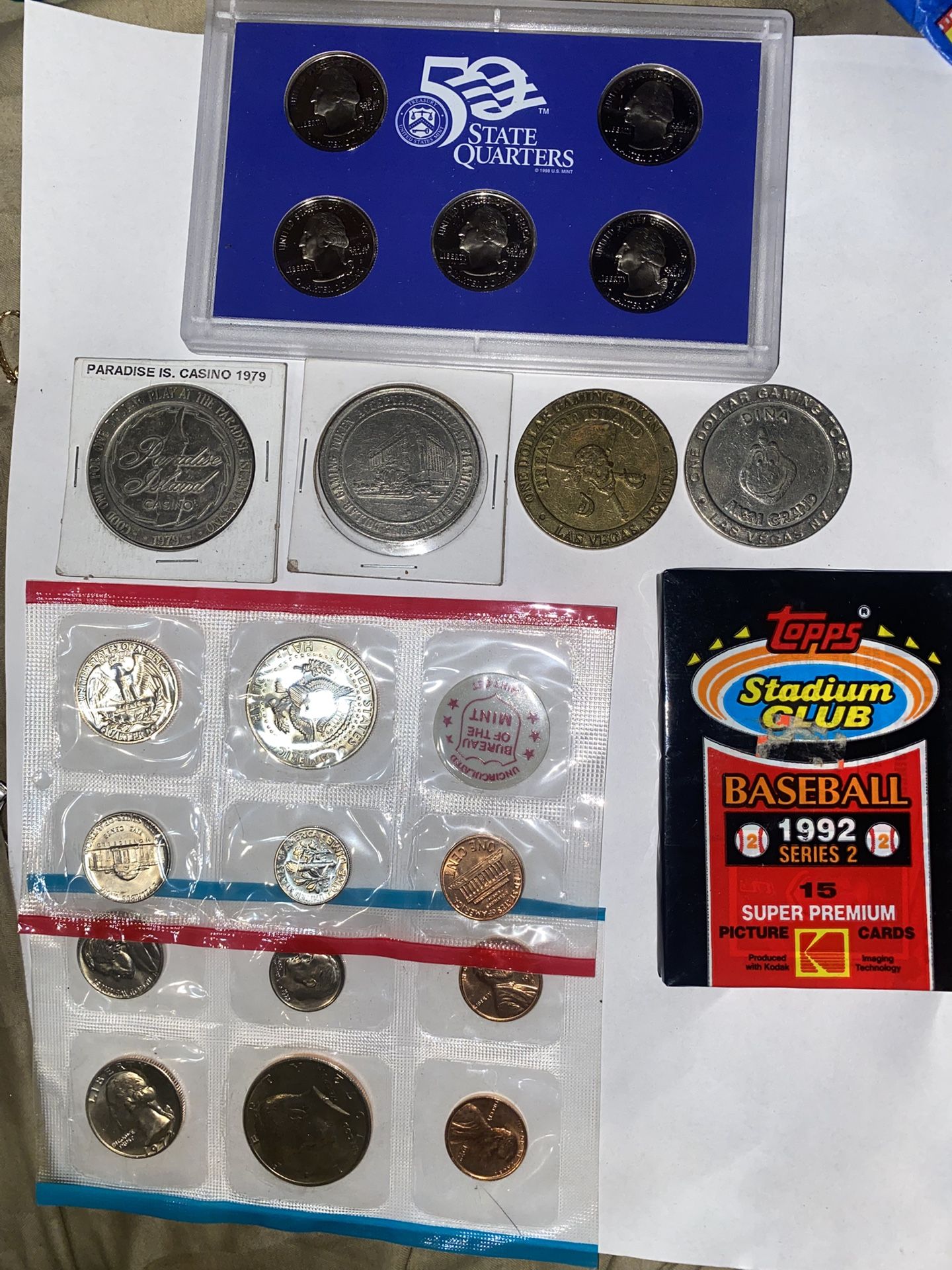 US silvermitt set Along with four collectible original Las Vegas casino tokens