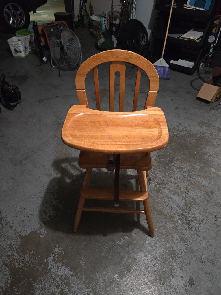 Antique Baby High Chair. Great Condition. Famiky Heirloom