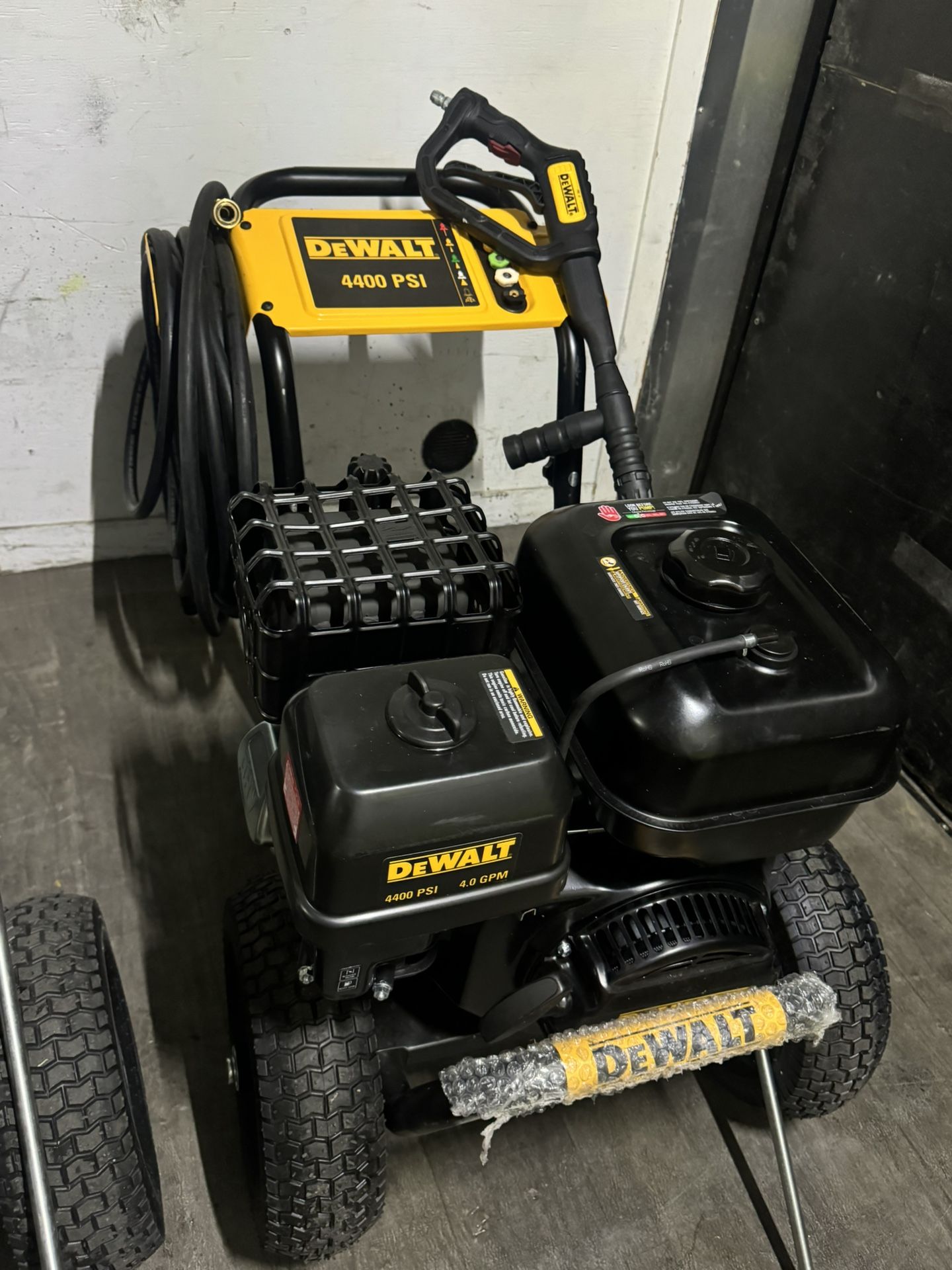 One Dewalt 4400 PSI 4.0 GPM Cold Water Gas Pressure Washer