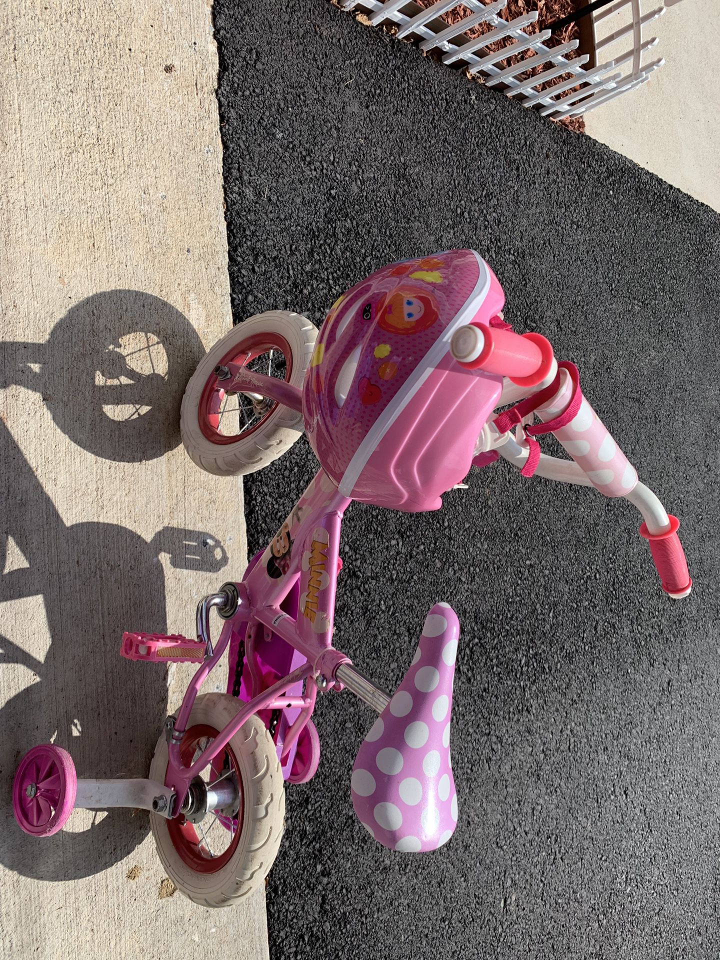 Minnie 10 inch bike and helmet