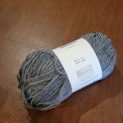 BIG TWIST Clossic Gray 11oz 690 yards (310 gr 630m) New, with tag.
100% Acrylic. Made in Turkey. UPC (contact info removed)09899