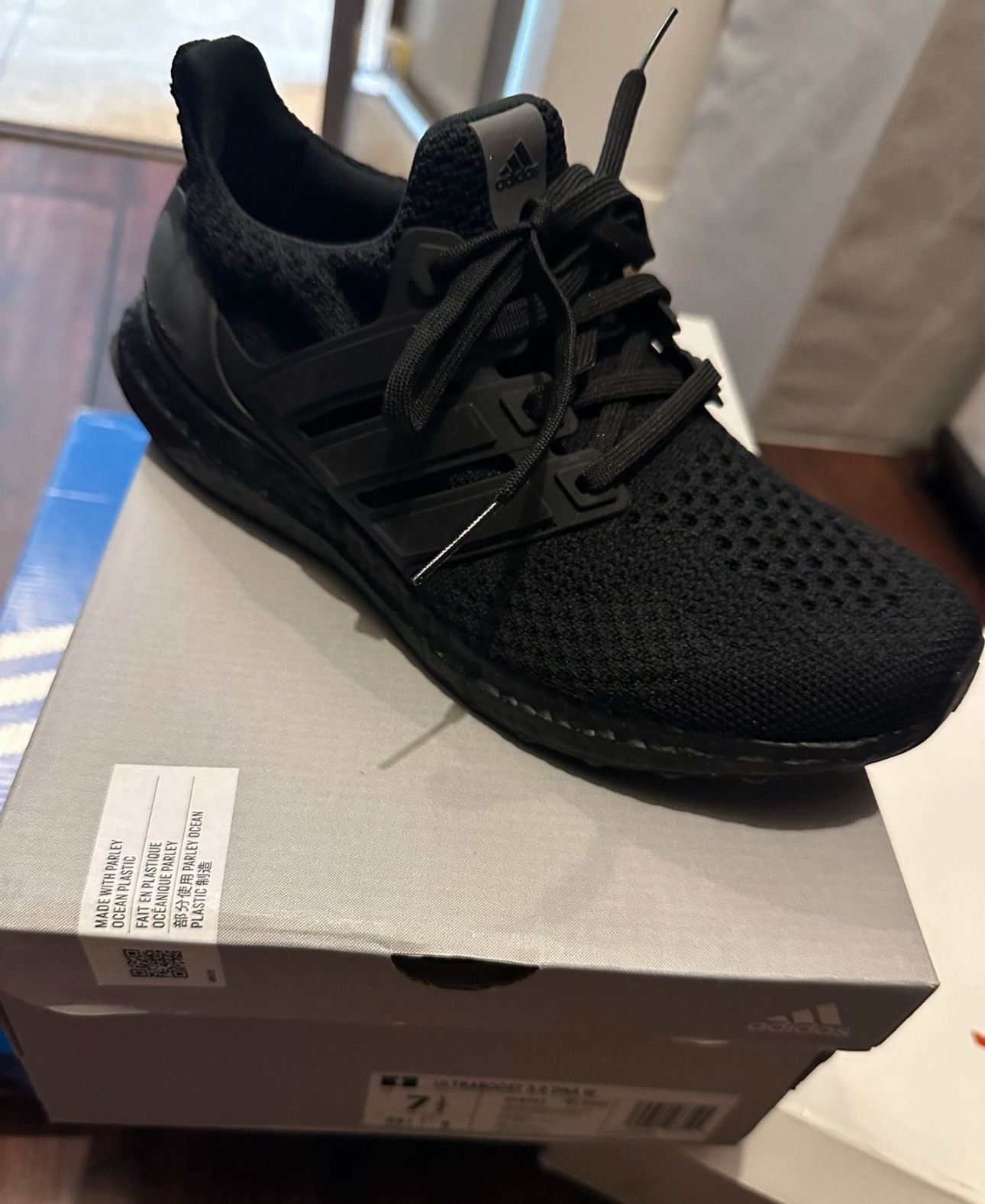 Women Adidas ultraboost 7 1/2