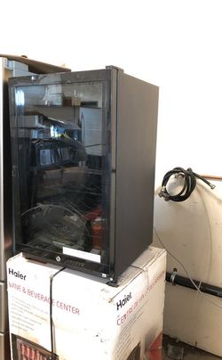 Frigidaire FFWC35F4LB 20 Inch Freestanding Wine Cooler 35-Bottle Capacity 6 Slide-Out Wire Racks Precision Temp. Control