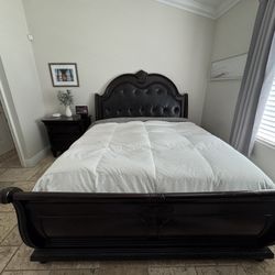 California King 4-Piece Wood Bedroom Set