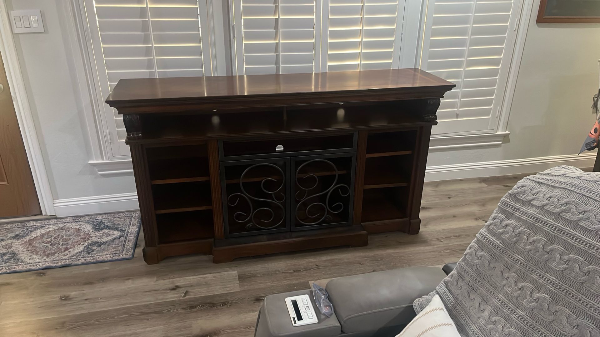 T V STAND Looks Good.