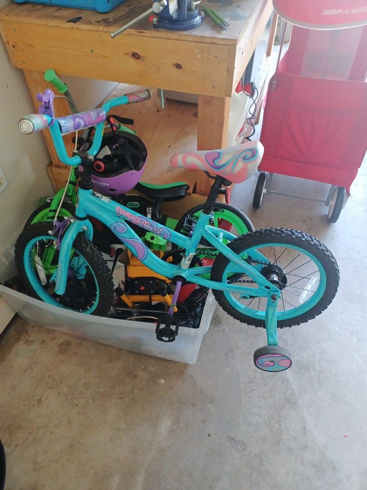 Girls Bike With Helmet $25 Ages 6-8