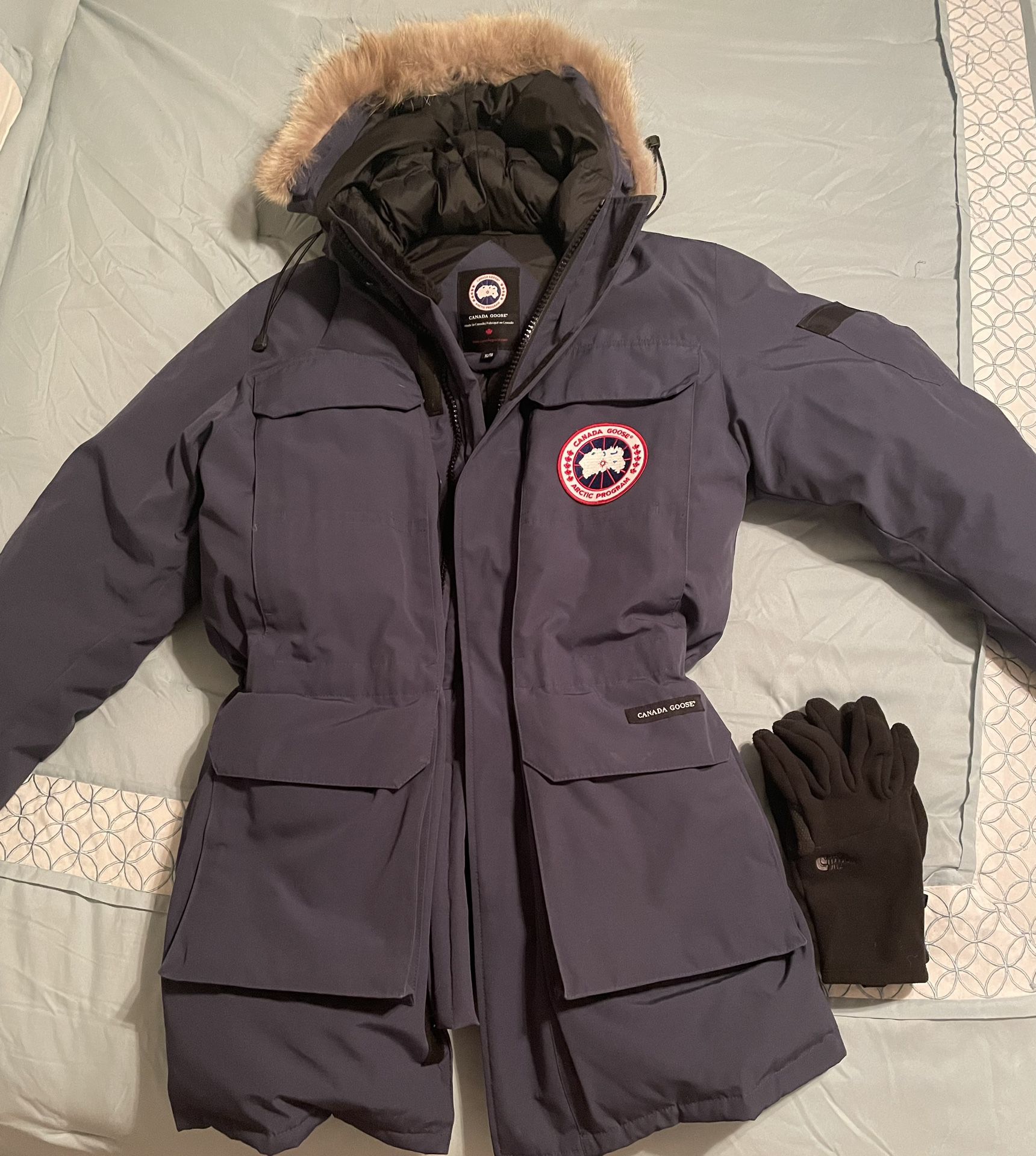 Canada Goose Expedition  Parka Size XL Navy Blue w/North Face Gloves