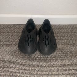 yeezy foam runners , 7  in woman