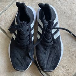 Boys Adidas Size 7.5