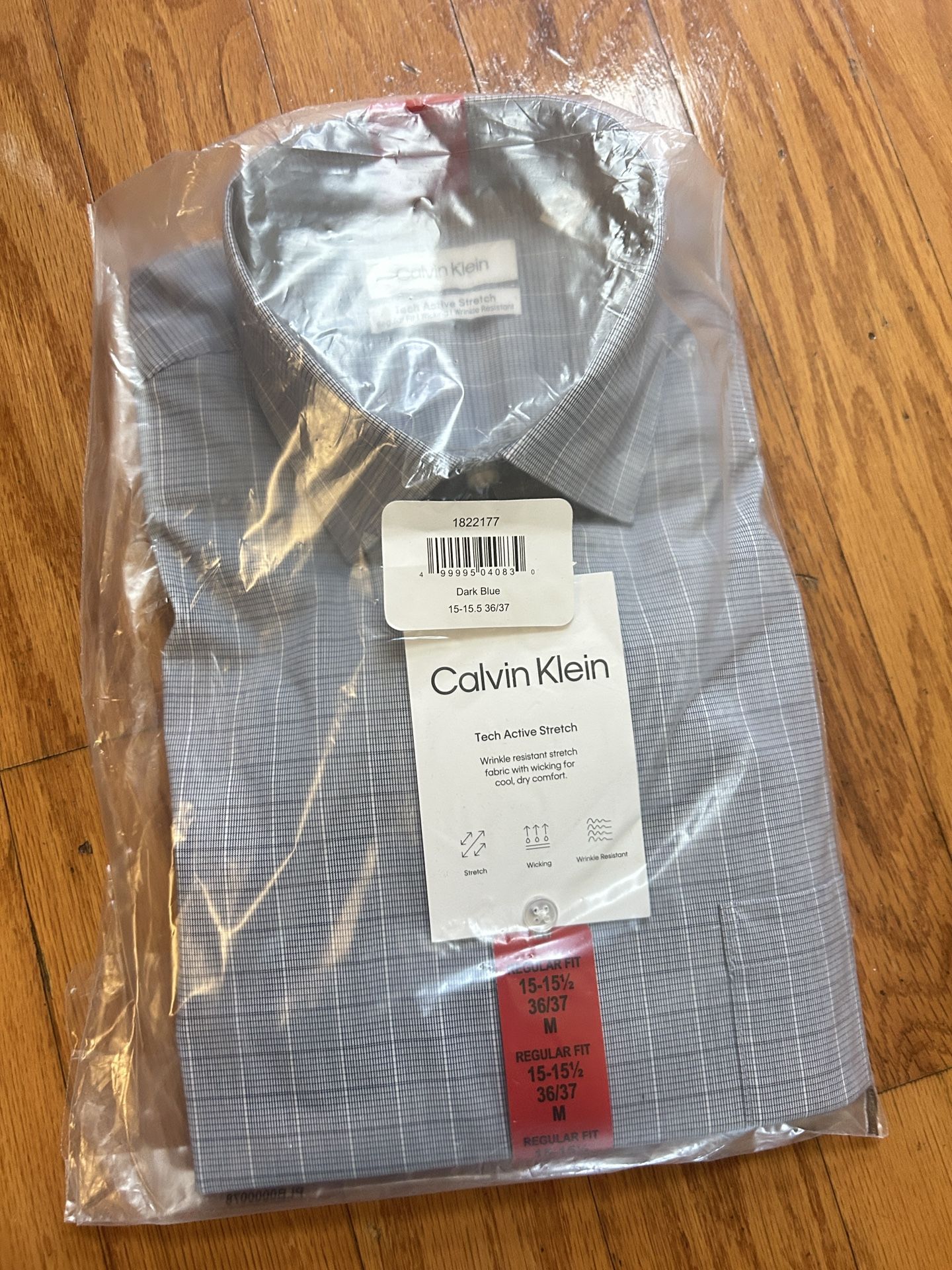 NWT Calvin Klein Men’s Performance Dress Shirt Dark Blue Size M 15-15 1/2 36/37